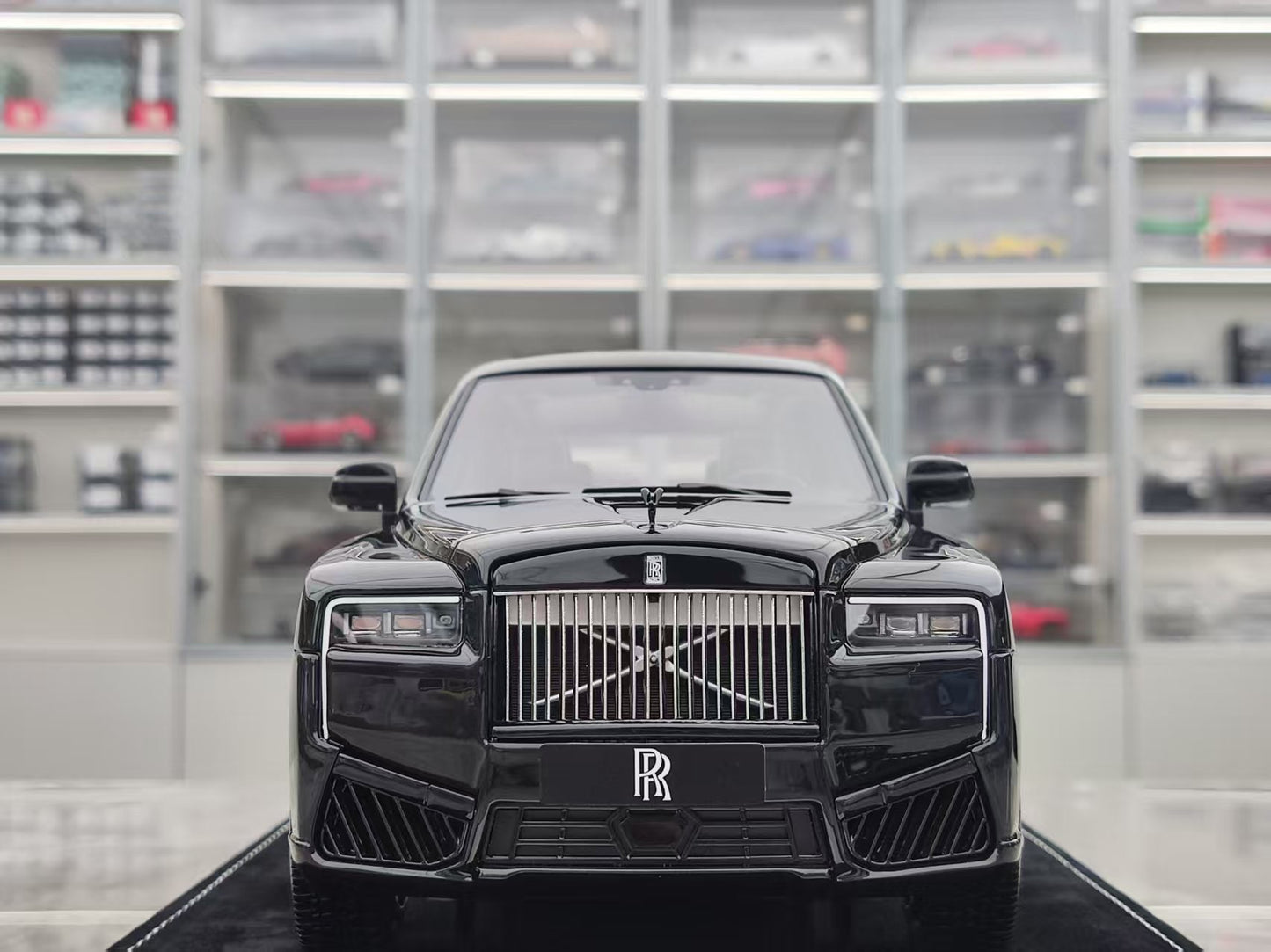 HH Model 1/18 Rolls-Royce Cullinan Series II Diamond Black HH539