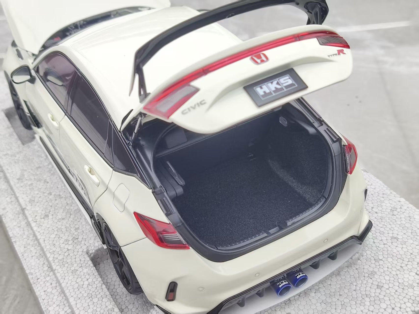 MOTORHELIX 1/18 Honda Civic Type R (FL5) HKS Livery Champion White MH350