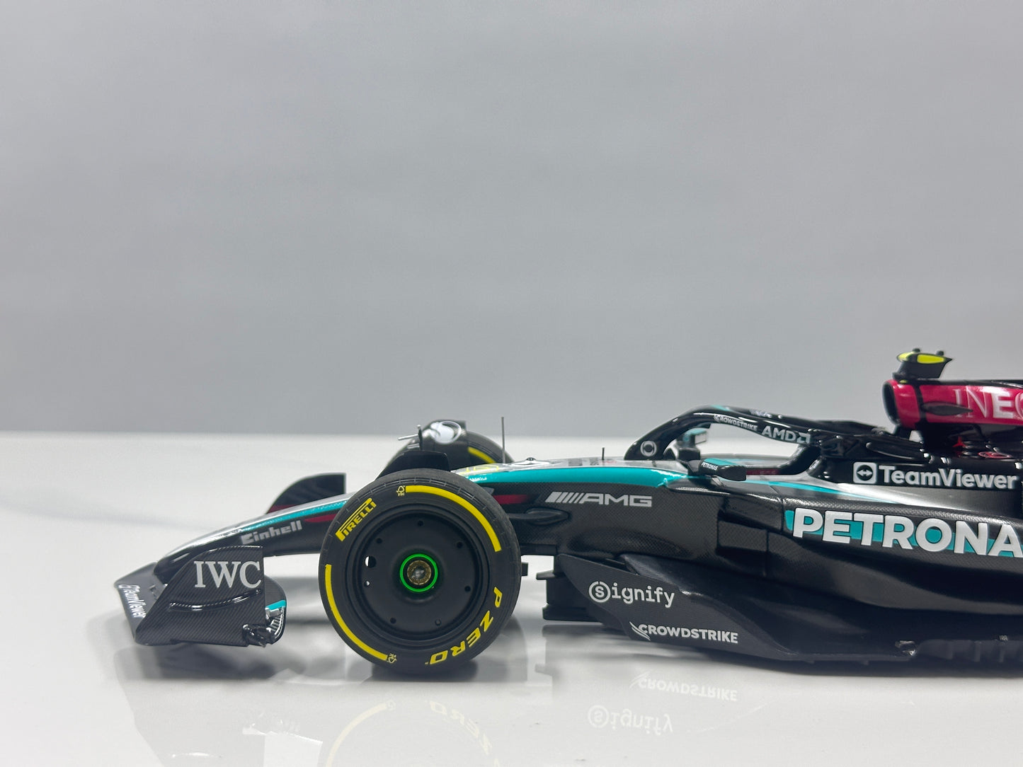 MINICHAMPS 1/18 Mercedes-AMG PETRONAS Formula One Team F1 W15 E Performance (Black & Green Livery) 110242444