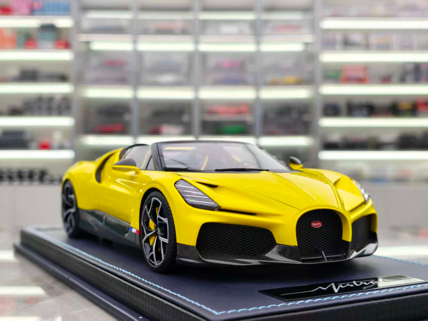 MR 1/18 Bugatti W16 Mistral, Yellow, BUG015B