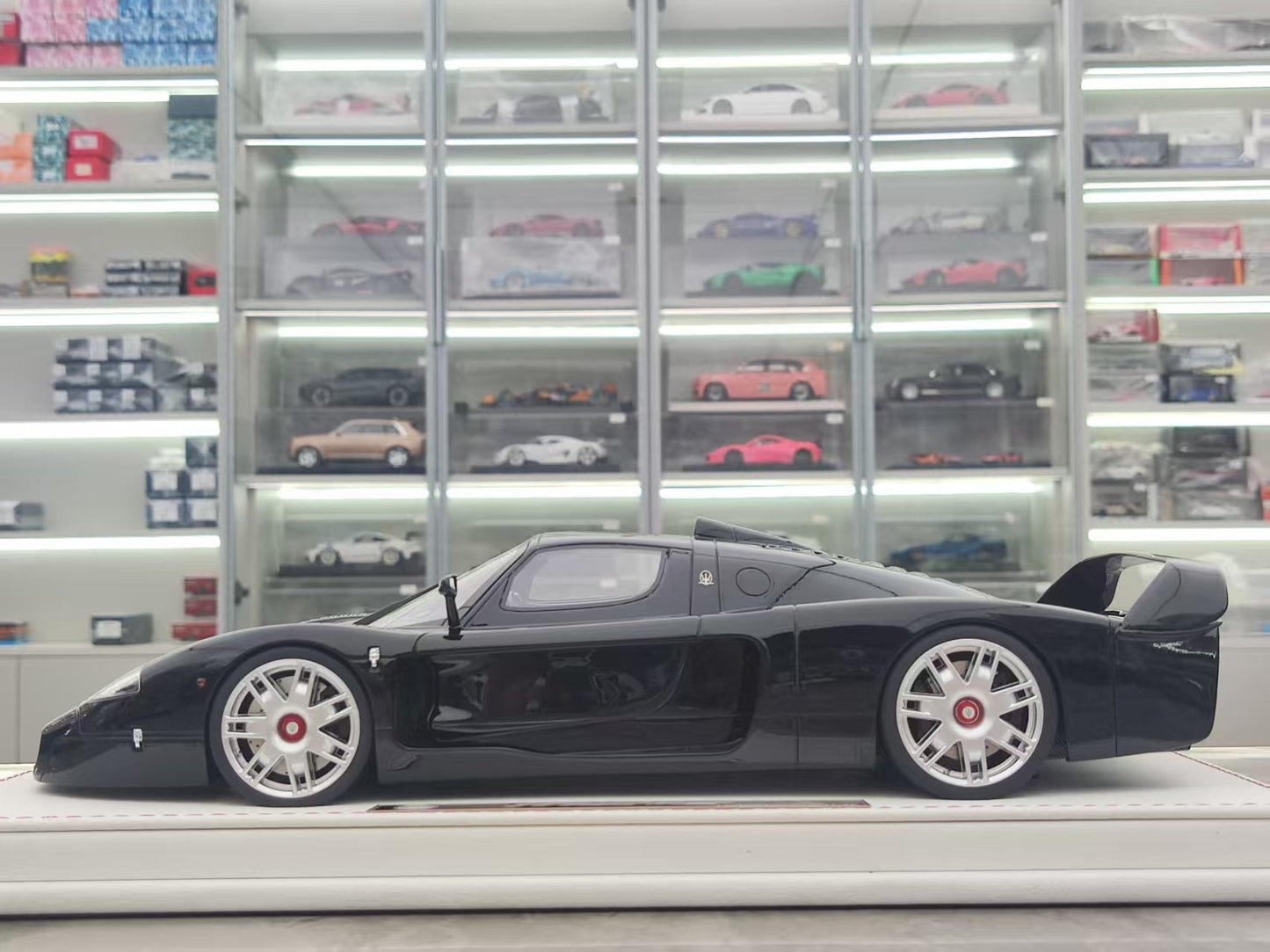 GL 1/18 Maserati MC12 Black Resin Model JS-GL023