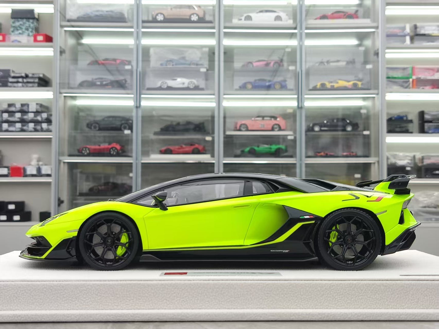 MAKEUP 1/18 Lamborghini Aventador SVJ Green EML025I