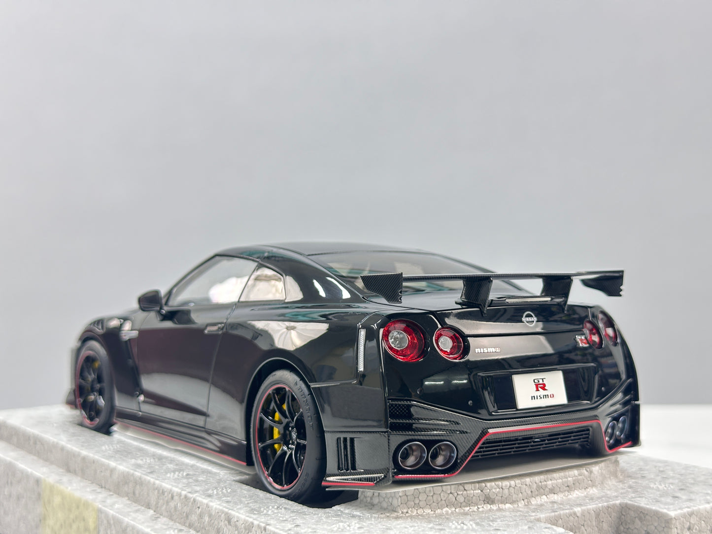 MOTORHELIX 1/18 Nissan GT-R NISMO (R35) Special Edition 2022 – Meteor Flake Black (MH379)