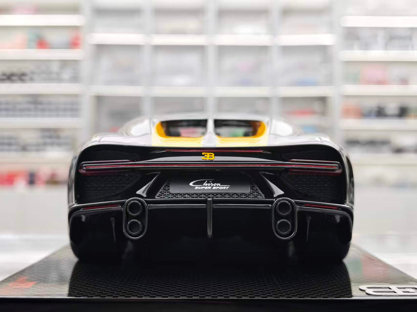MR 1/18 Bugatti Chiron Super Sport, Yellow, BUG012G
