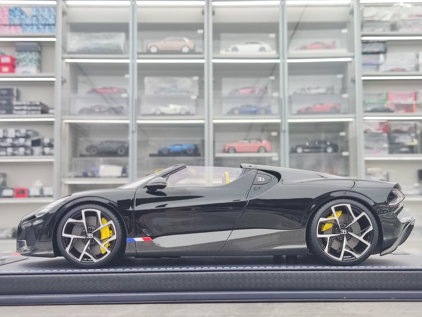 MR 1/18 Bugatti W16 Mistral Convertible, Jet Black, Limited Edition Model Car BUG015A