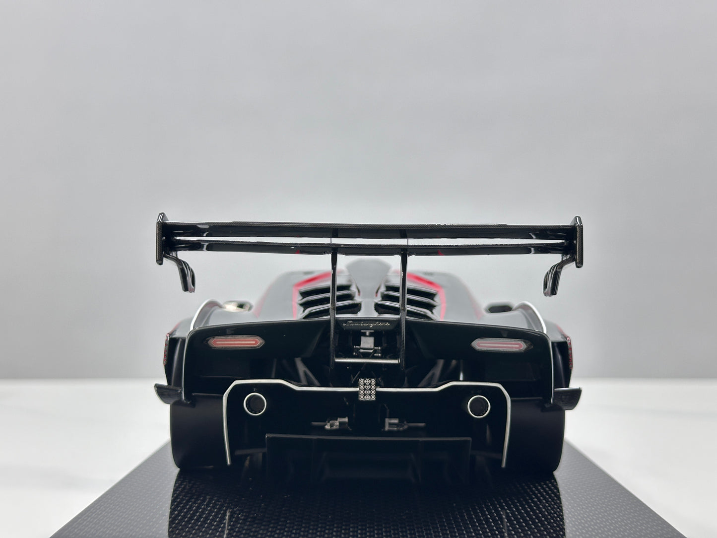 Custom Edition 1/18 Lamborghini Essenza SCV12 Mars Red CE014