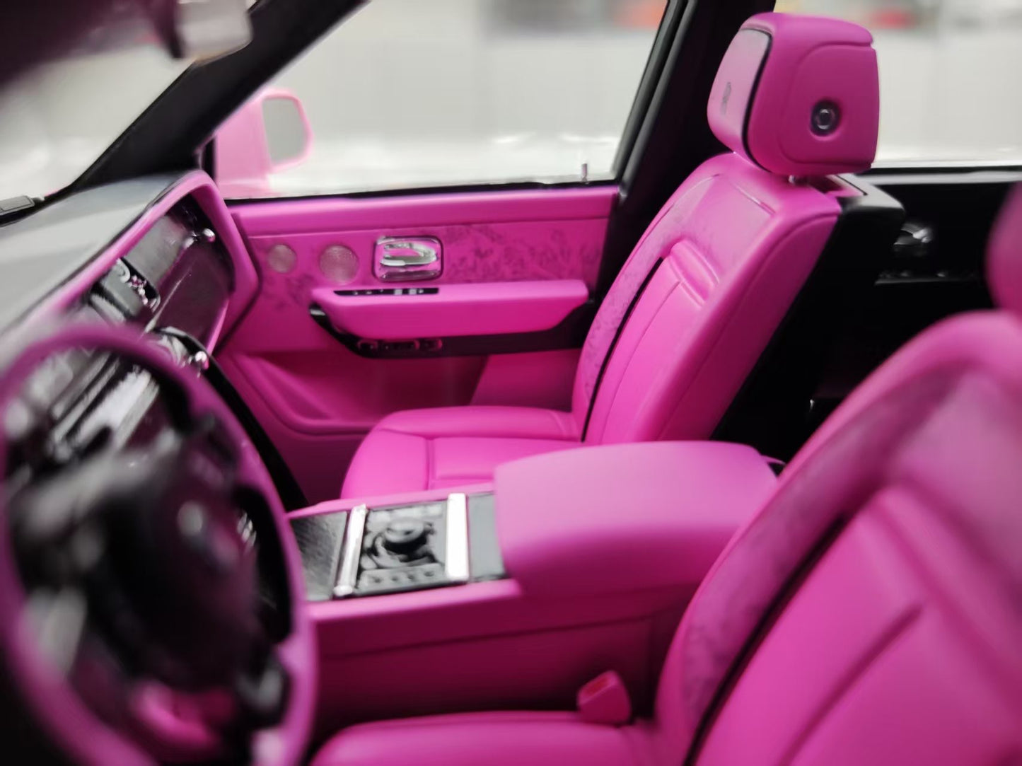 HH Model 1/18 Rolls-Royce Cullinan BB Light Pink HH542