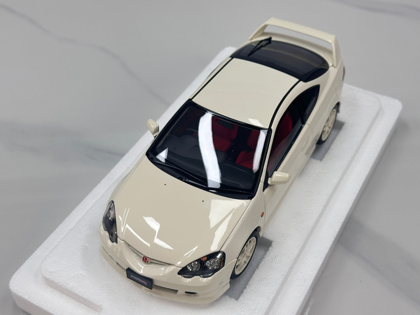 LCD 1/18 Honda Integra (DC5) Type R - Championship White (LCD18019-WH)