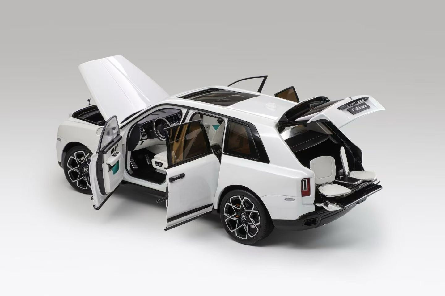 OEM leather version, 1/18 scale alloy full-opening Rolls-Royce Cullinan BB fishing seat version