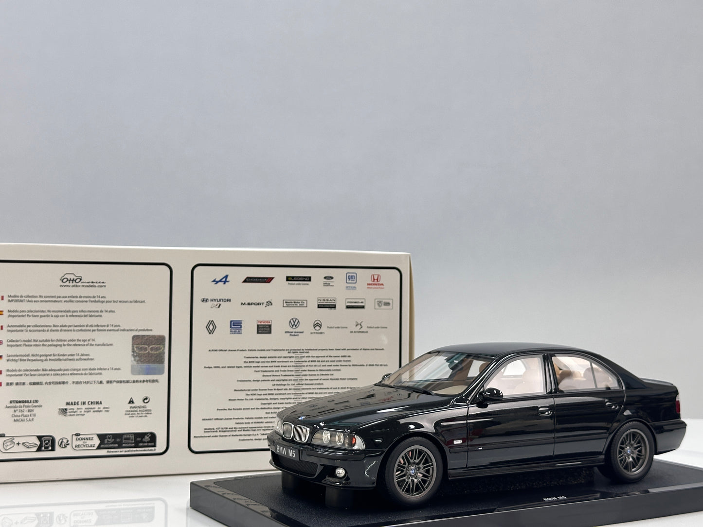 OTTO 1/18 BMW E39 M5 – Avus Blue Metallic (OT1338)