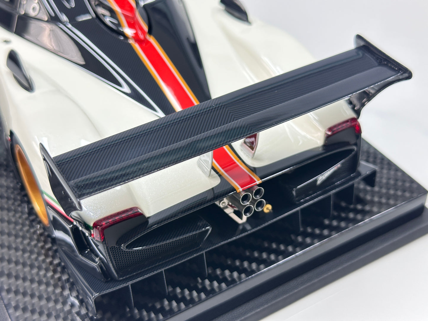 KASH MODEL 1/18 Pagani Zonda R Warm Pearl White KPZR003