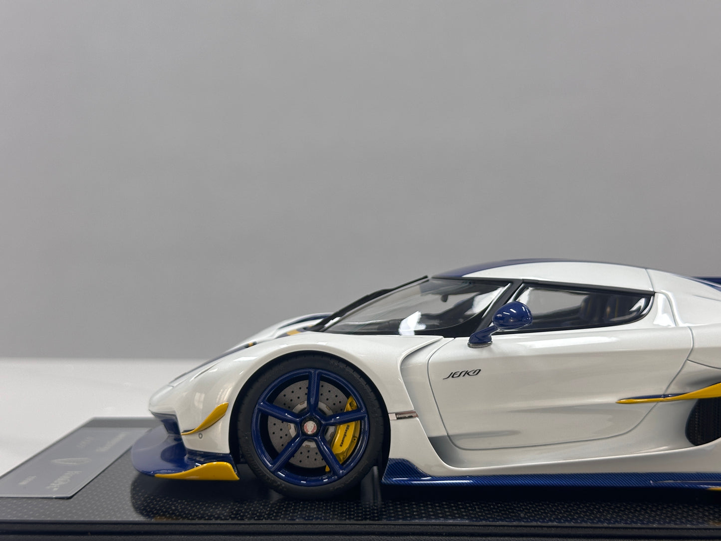 FrontiArt 1/18 Koenigsegg Jesko Pearl White FA200