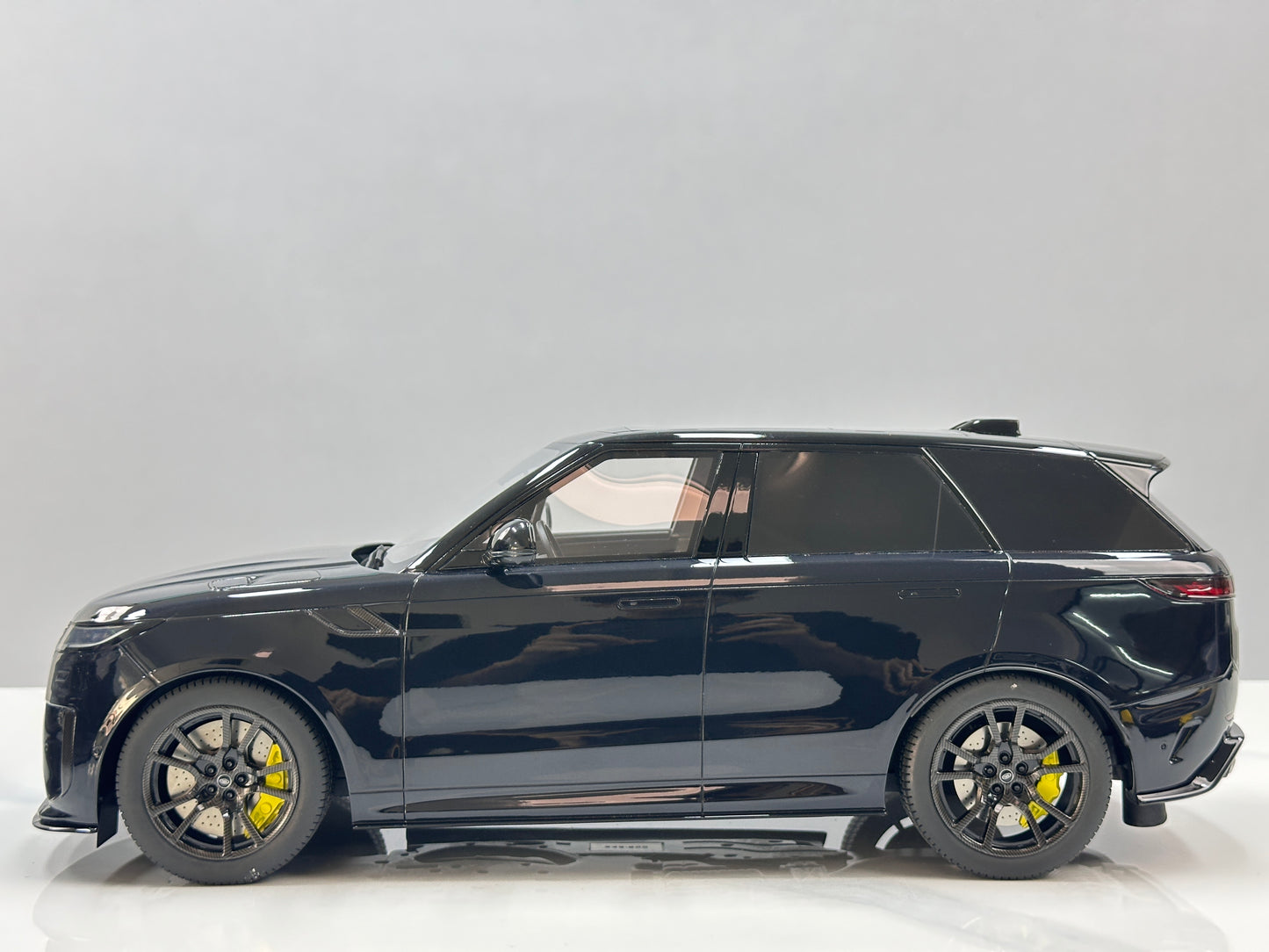 GT Spirit 1/12 Land Rover Range Rover Sport SV Edition Two Black GT555