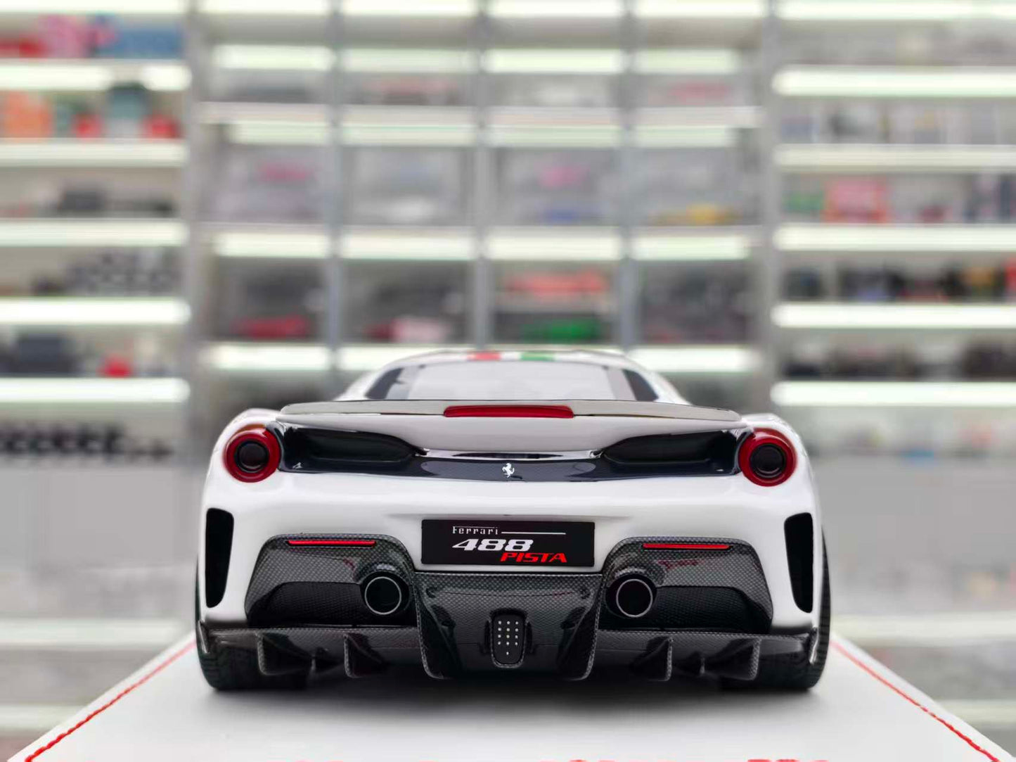 GH MODEL 1/18 Ferrari Novitec 488pista Glowing Green GH008