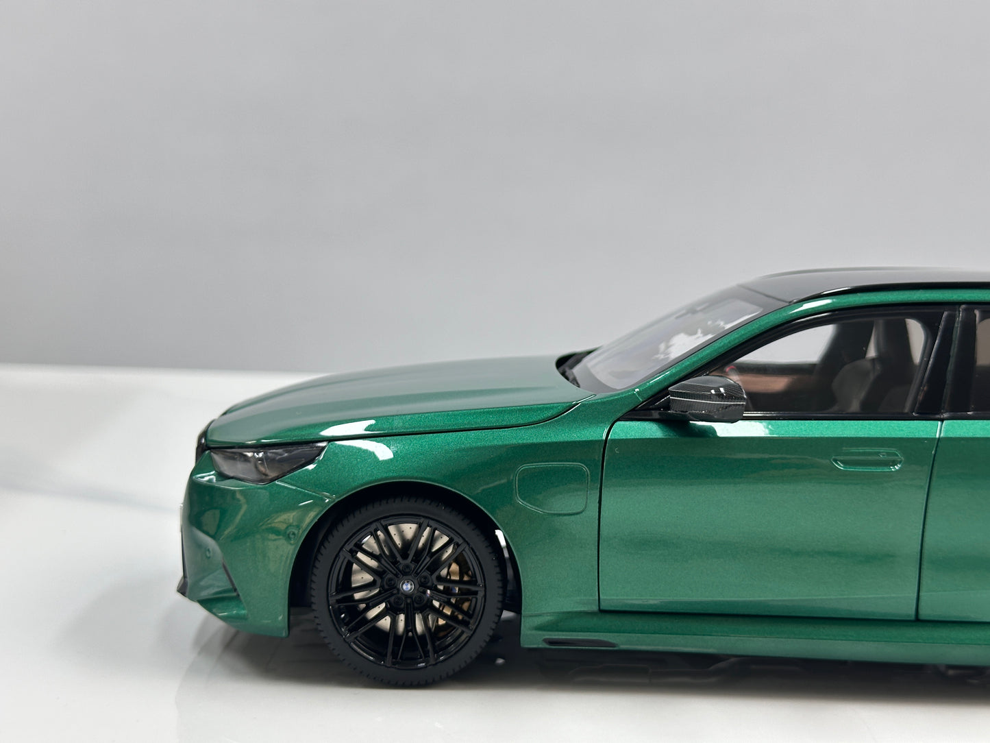 MINICHAMPS 1/18 BMW M5 Touring (2024) – Metallic Green (110023902)