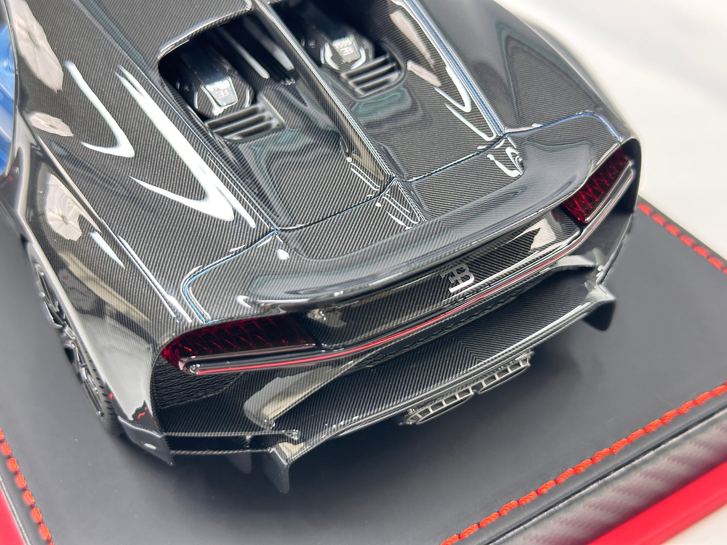 BBA MODEL 1/18 Bugatti Chiron Profilée – Ice Blue (BBA071)