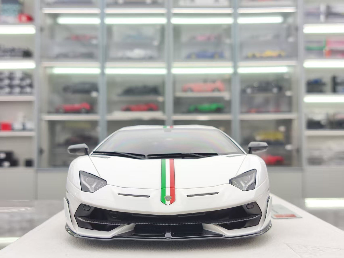 MAKEUP 1/18 Lamborghini Aventador SVJ White EML025F