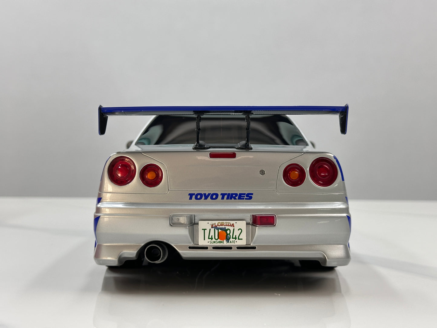 KYOSHO 1/12 Nissan Skyline R34GT-R2001 (Fast & Furious) Silver/Blue Striped KSR12007A