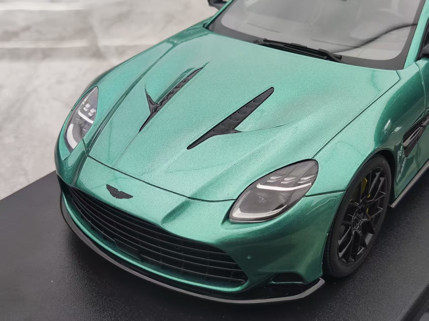GT Spirit 1/18 Aston Martin Vanquish Green GT551