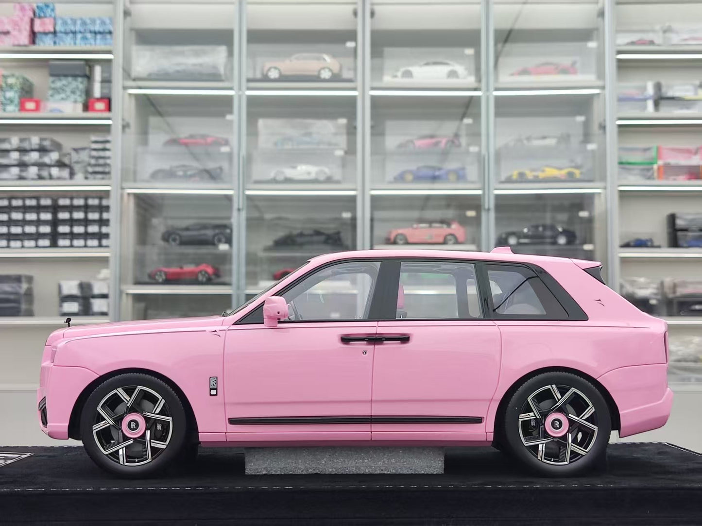 HH Model 1/18 Rolls-Royce Cullinan BB Light Pink HH542