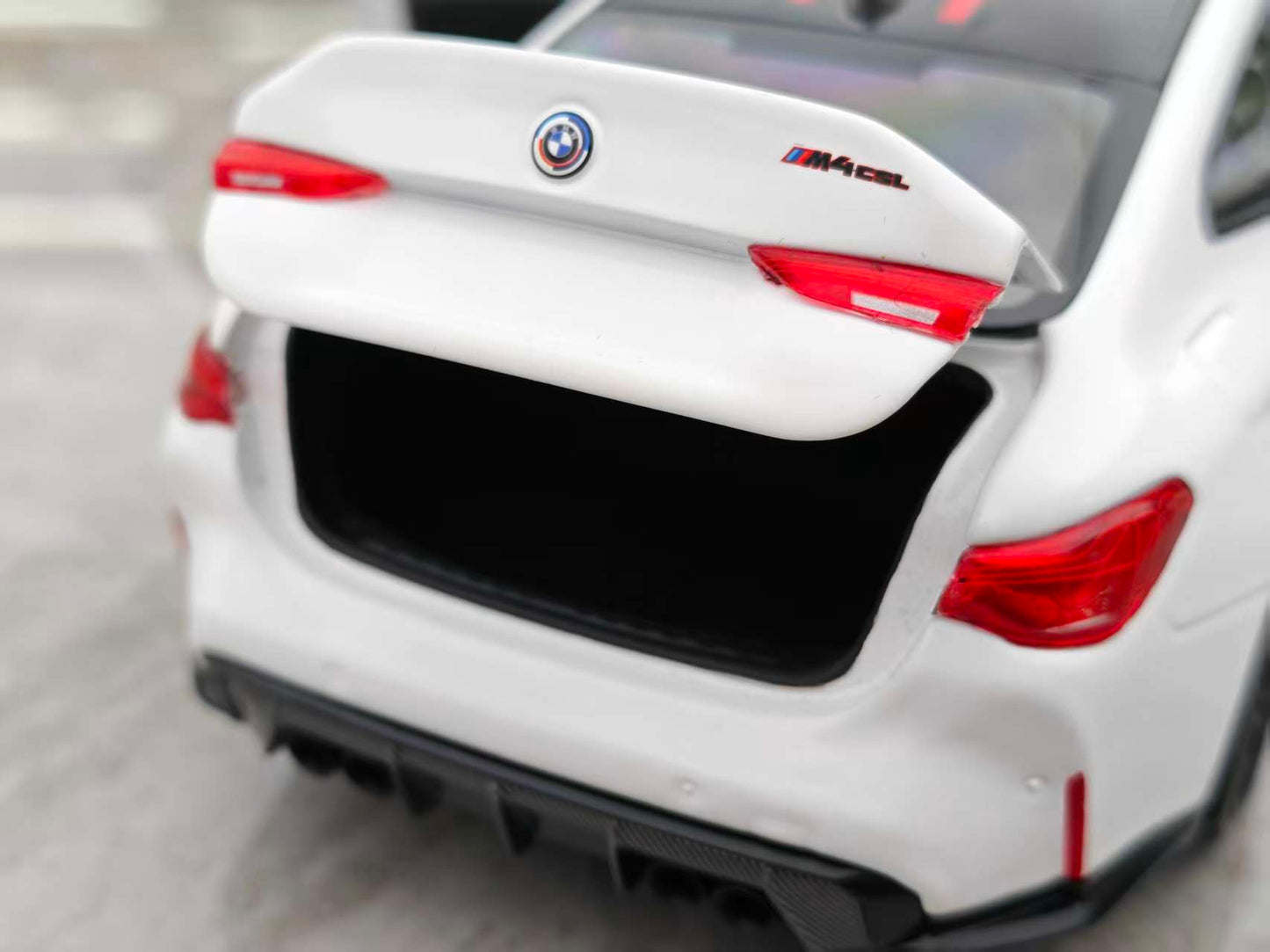 MINICHAMPS 1/18 BMW M4 CSL 2023 White 110023022