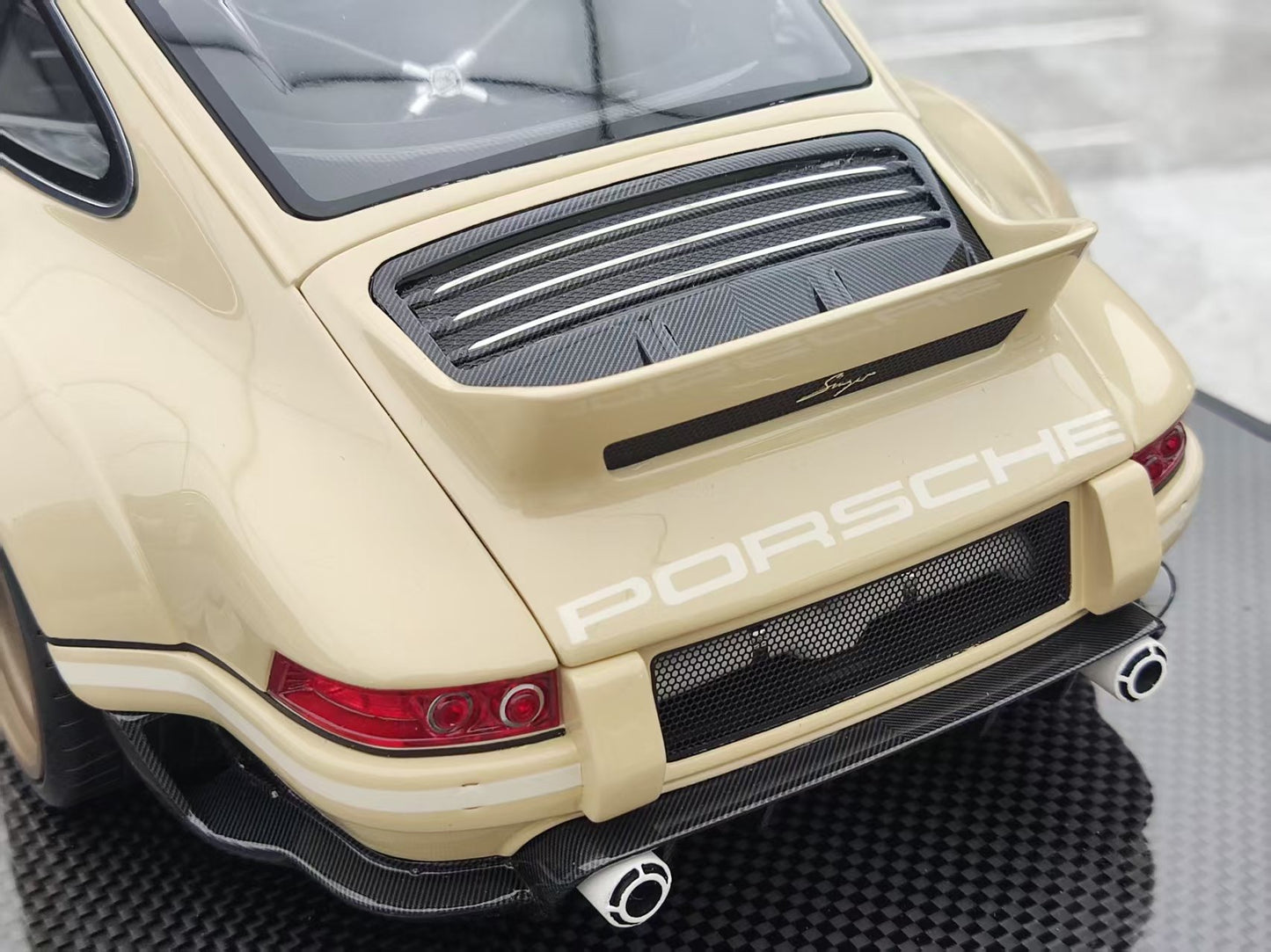 IVY 1/12 Porsche Singer DLS, Cream White SM-IVY002