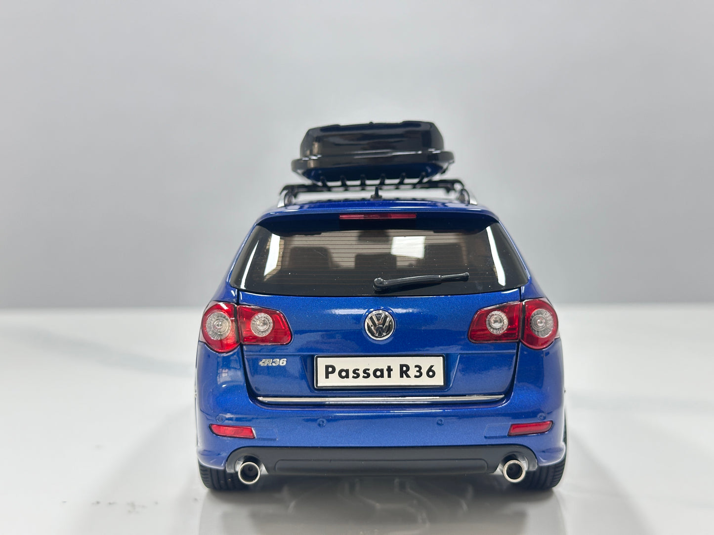 NZG 1/18 Volkswagen Passat R36 wagon Biscay Blue NZG014