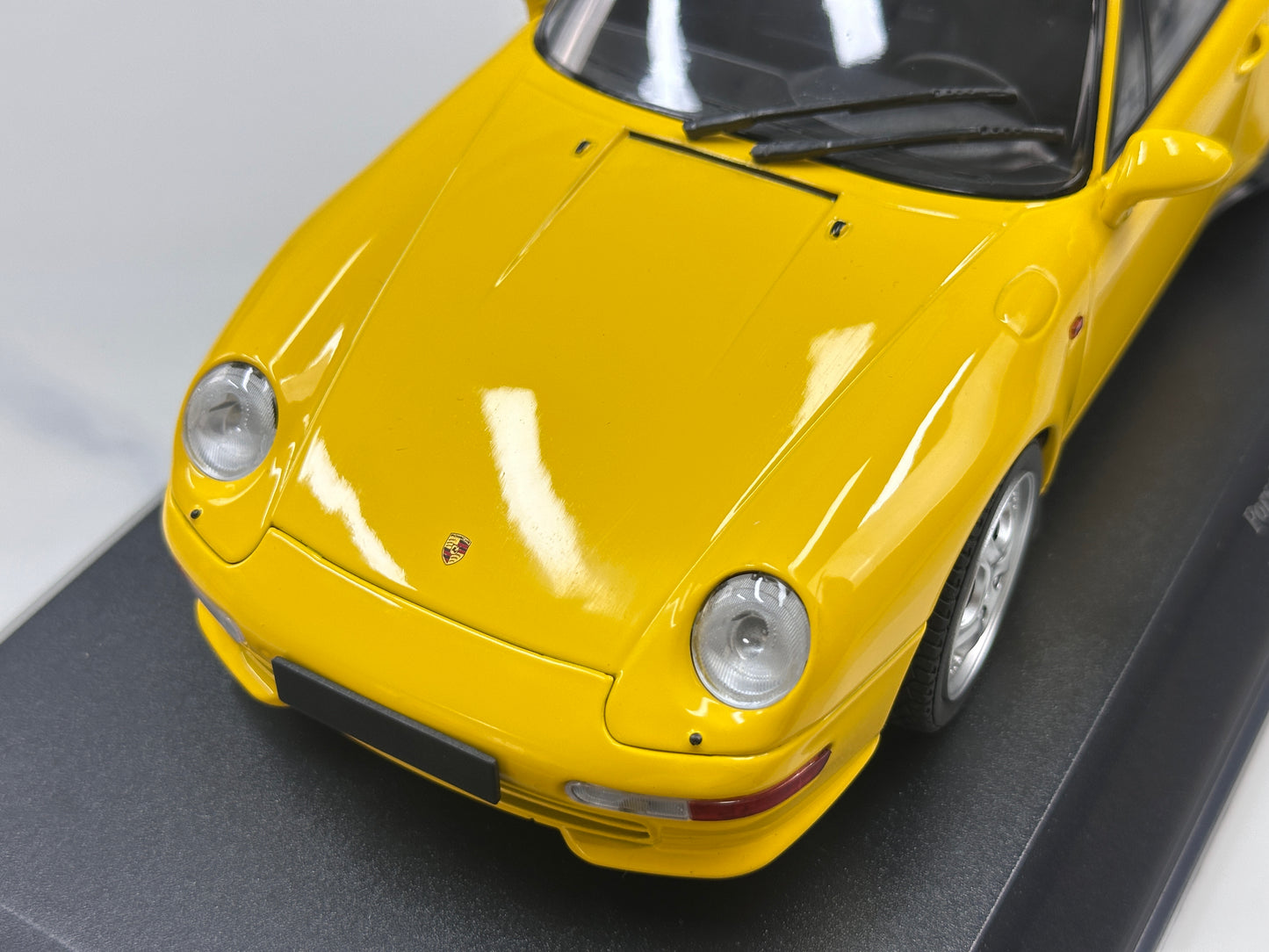MINICHAMPS 1/18 Porsche 911 RS (993) - 1994 Yellow (155061120)