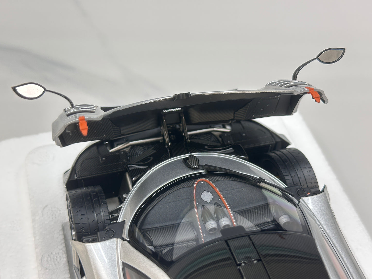 LCD 1/18 Pagani Imola Silver (LCD125)