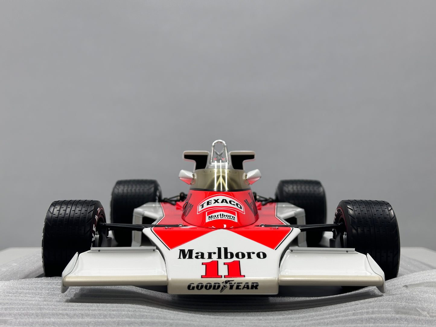 Spark 1/8 McLaren M23 No. 11 (3rd Place, 1976 Japanese GP) – James Hunt – Red & White Livery (08SP263)