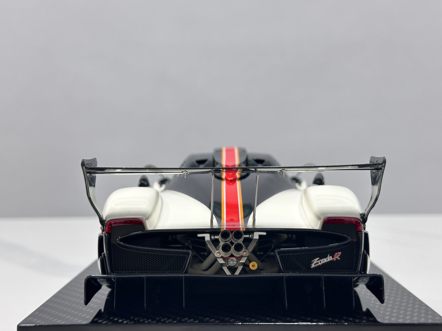KASH MODEL 1/18 Pagani Zonda R Warm Pearl White KPZR003
