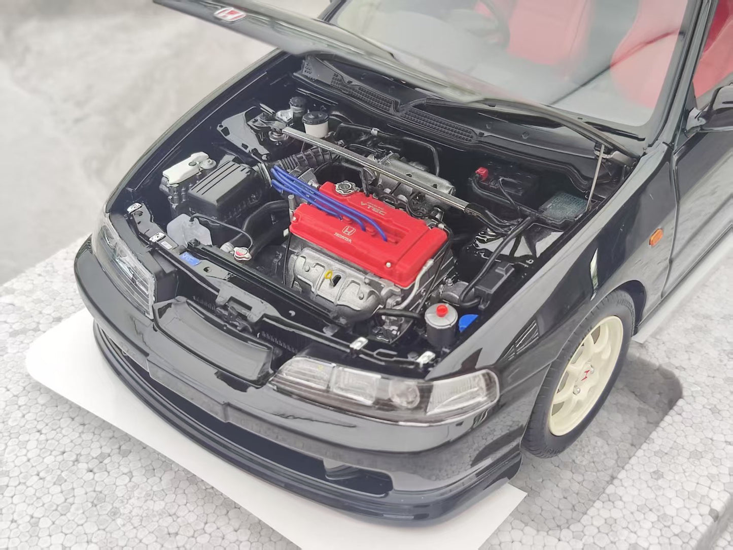 MOTORHELIX 1/18 Honda Integra Type R (DC2) Pre-Facelift Early Edition Nighthawk Black MH321