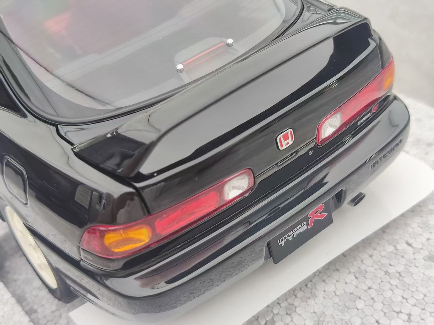 MOTORHELIX 1/18 Honda Integra Type R (DC2) Pre-Facelift Early Edition Nighthawk Black MH321