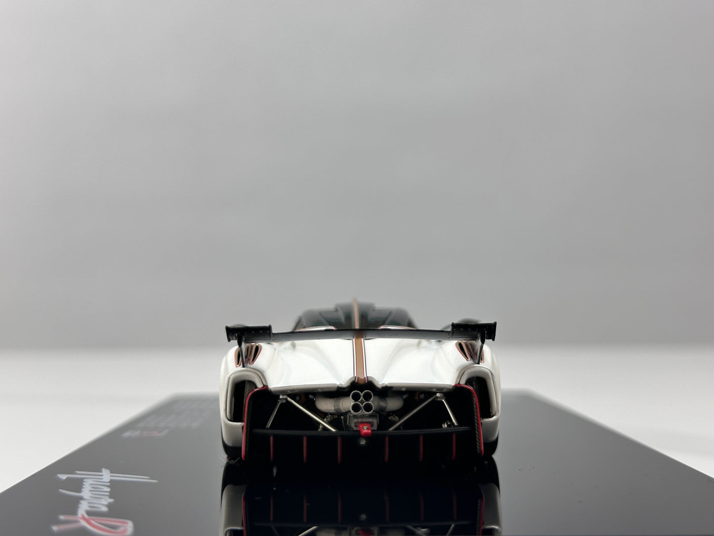 LCD 1/43 Pagani Huayra R Die-cast Model (Fully Opening Parts) - Matte White (LCD43017-PW)