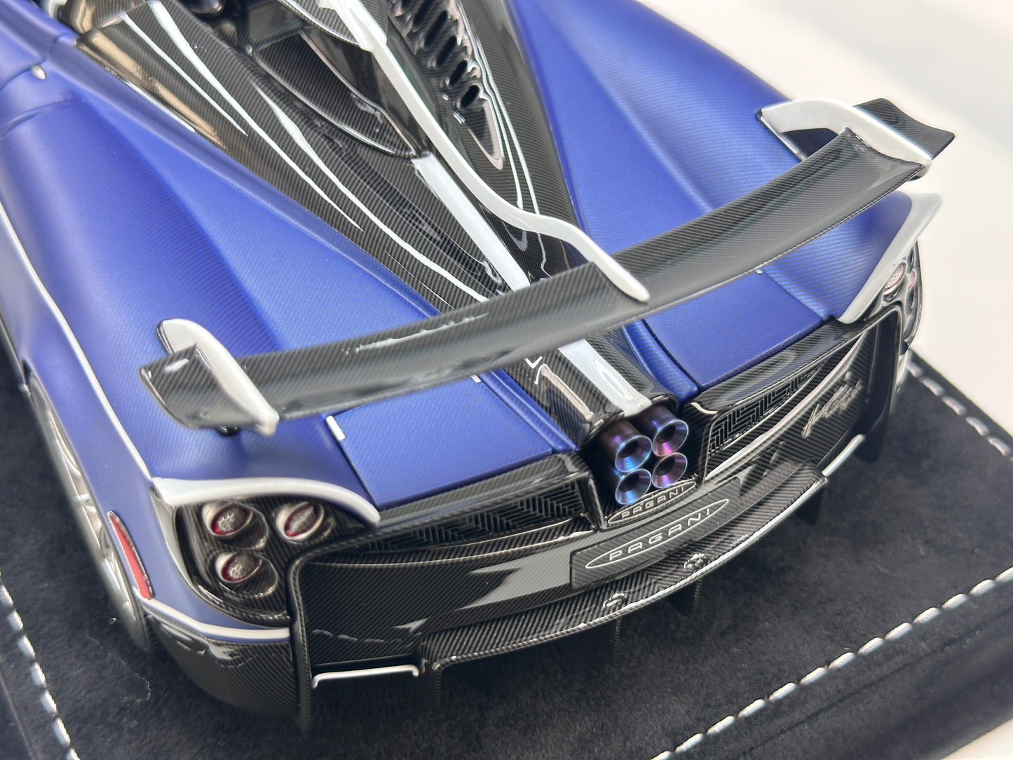 HH Model 1/18 Pagani Huayra Matte Blue & Carbon Black HH663