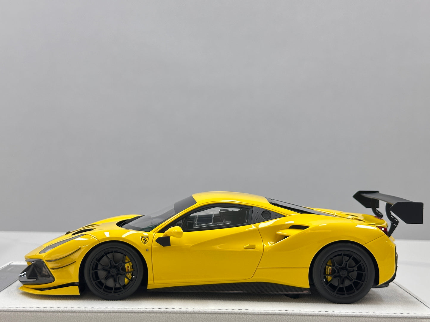 GH MODEL 1/18 Ferrari 488 Challenge Evo Standard Yellow GH020