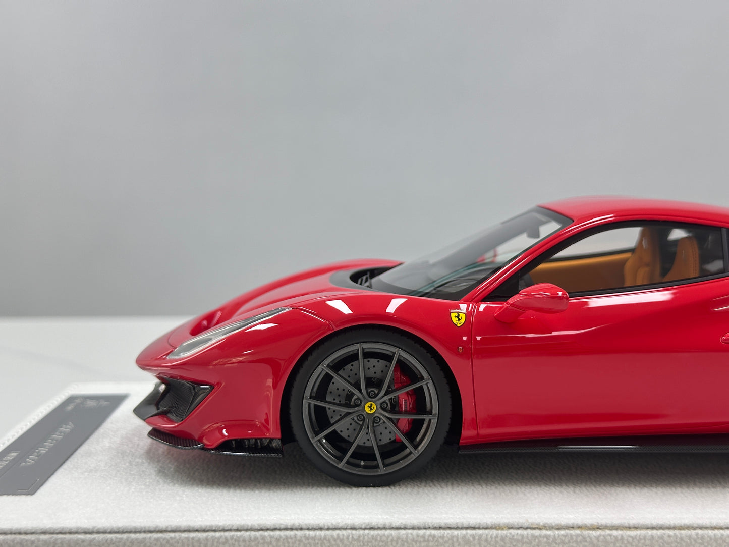 BBA Model 1/18 Ferrari 488 Pista Standard Red BBA087