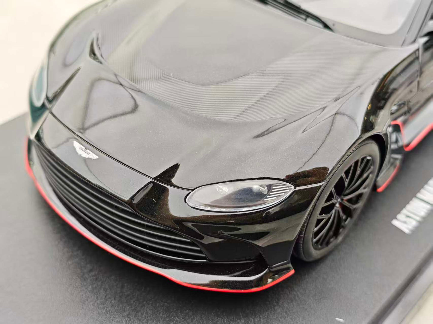 GT Spirit 1/18 ASTON MARTIN V12 VANTAGE6 GT923