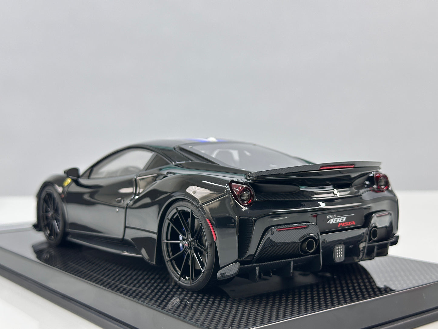 DM Pro 1:18 Ferrari 488P – Black Base, Style F – Black – Fully Opening Resin Model (DGP006B)