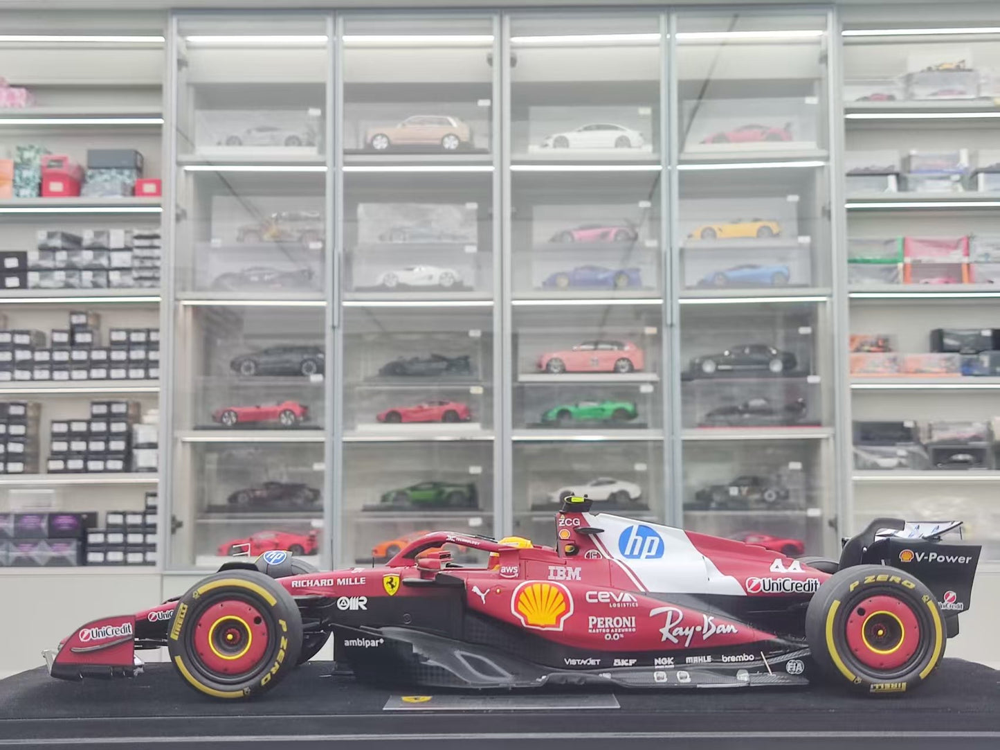 Looksmart 1/18 Ferrari SF-25 2025 Chinese Grand Prix Sprint Race Winner Lewis Hamilton, Red Livery LS18F1074