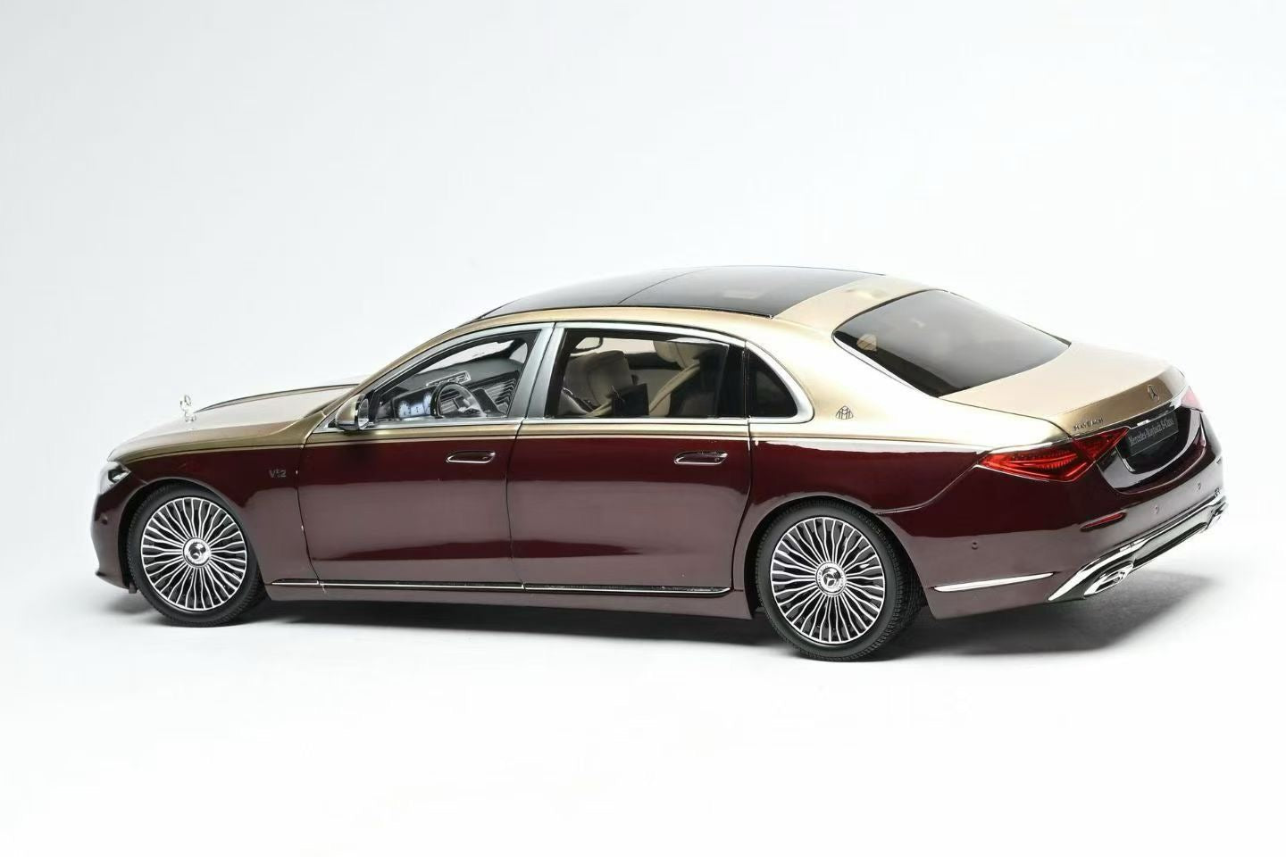 Almost Real 1/18 Mercedes-Maybach S-Class Alloy Fully Open-Piece Simulation Car Model