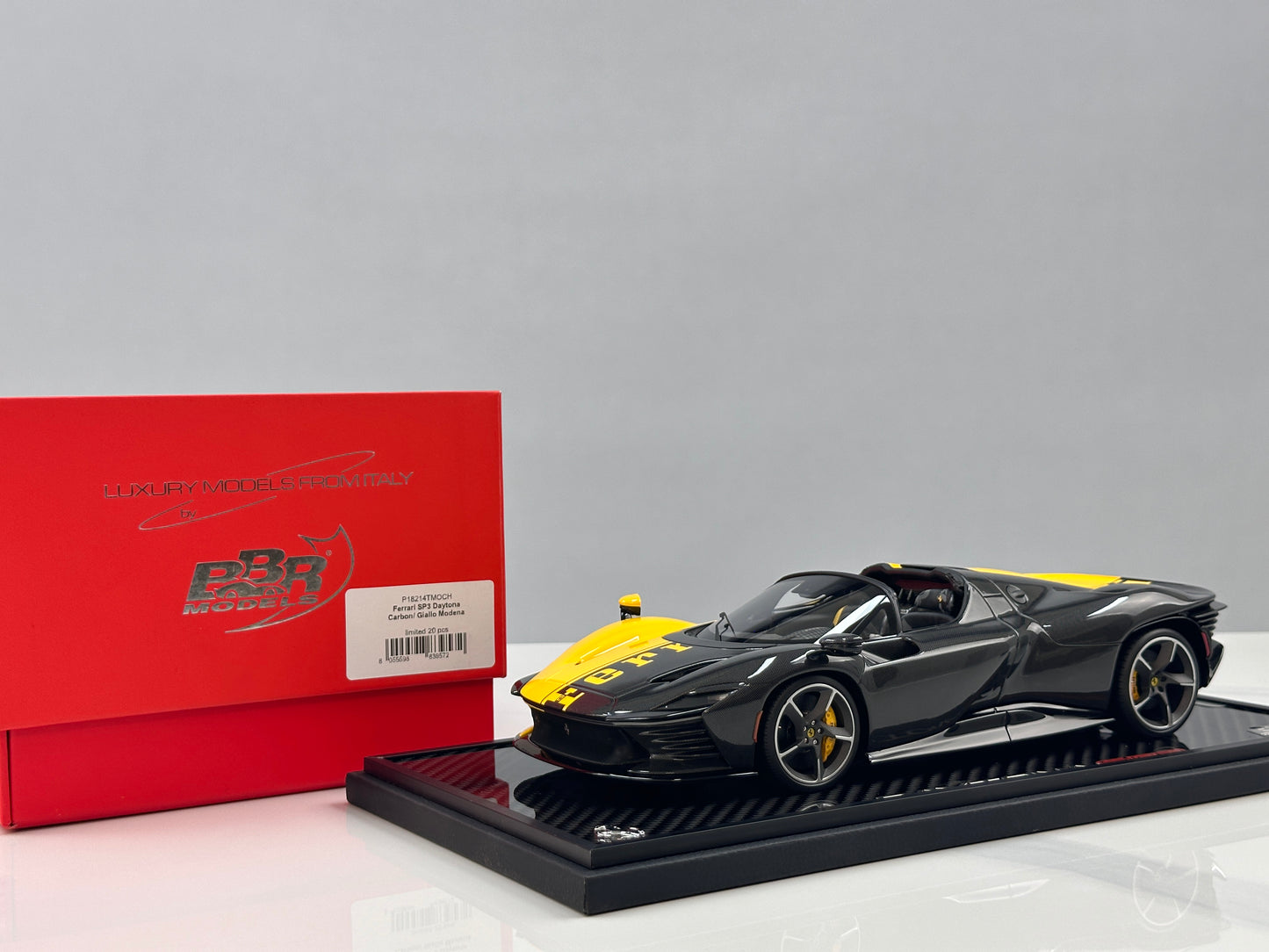 BBR 1/18 Ferrari SP3 Daytona 599+1 Spider - Open Roof Modena Yellow/Black Carbon Fiber P18214TMOCH