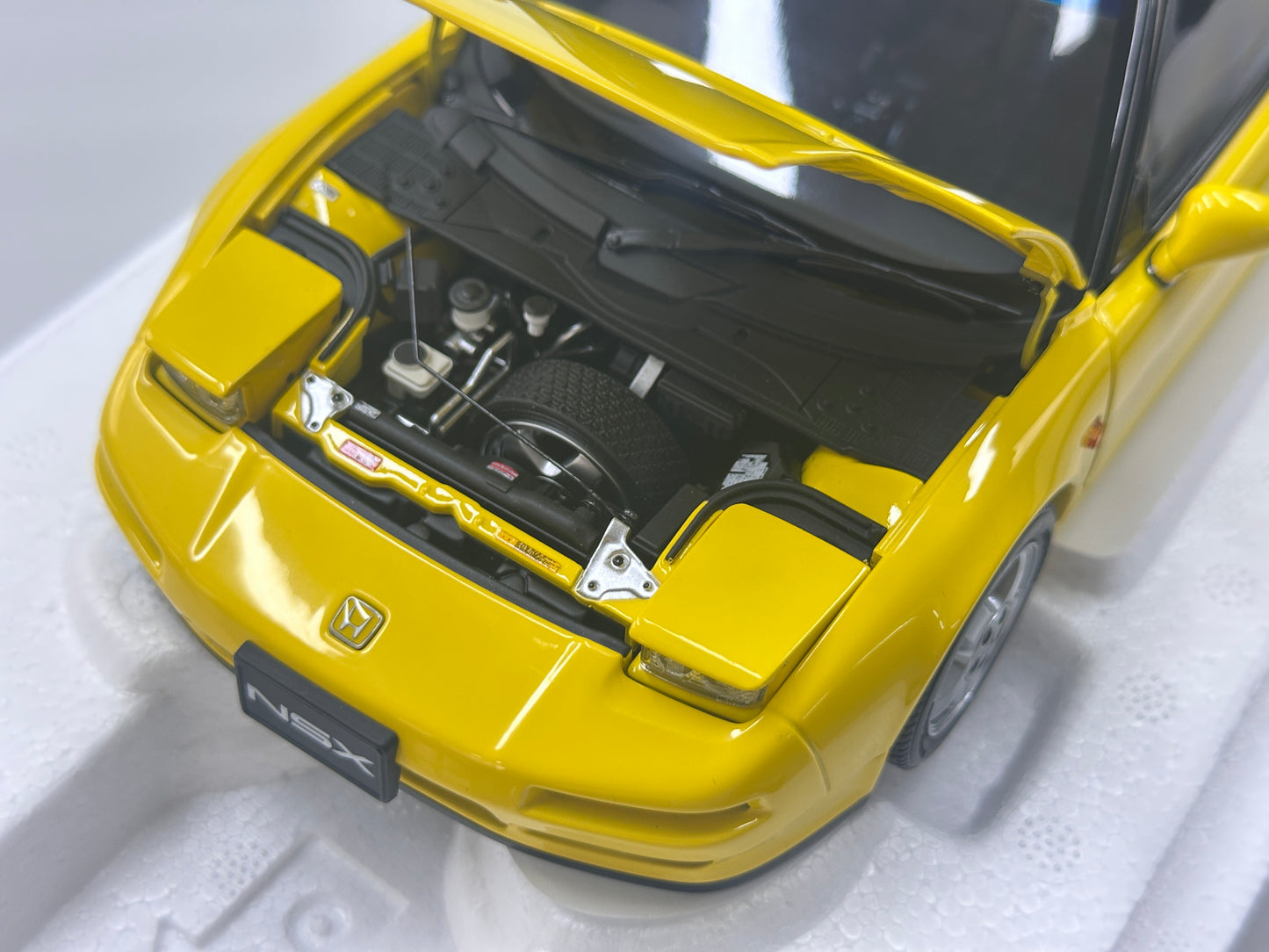 LCD 1/18 Honda NSX 1st Generation (MK1/NA1) Yellow LCD18022-YE