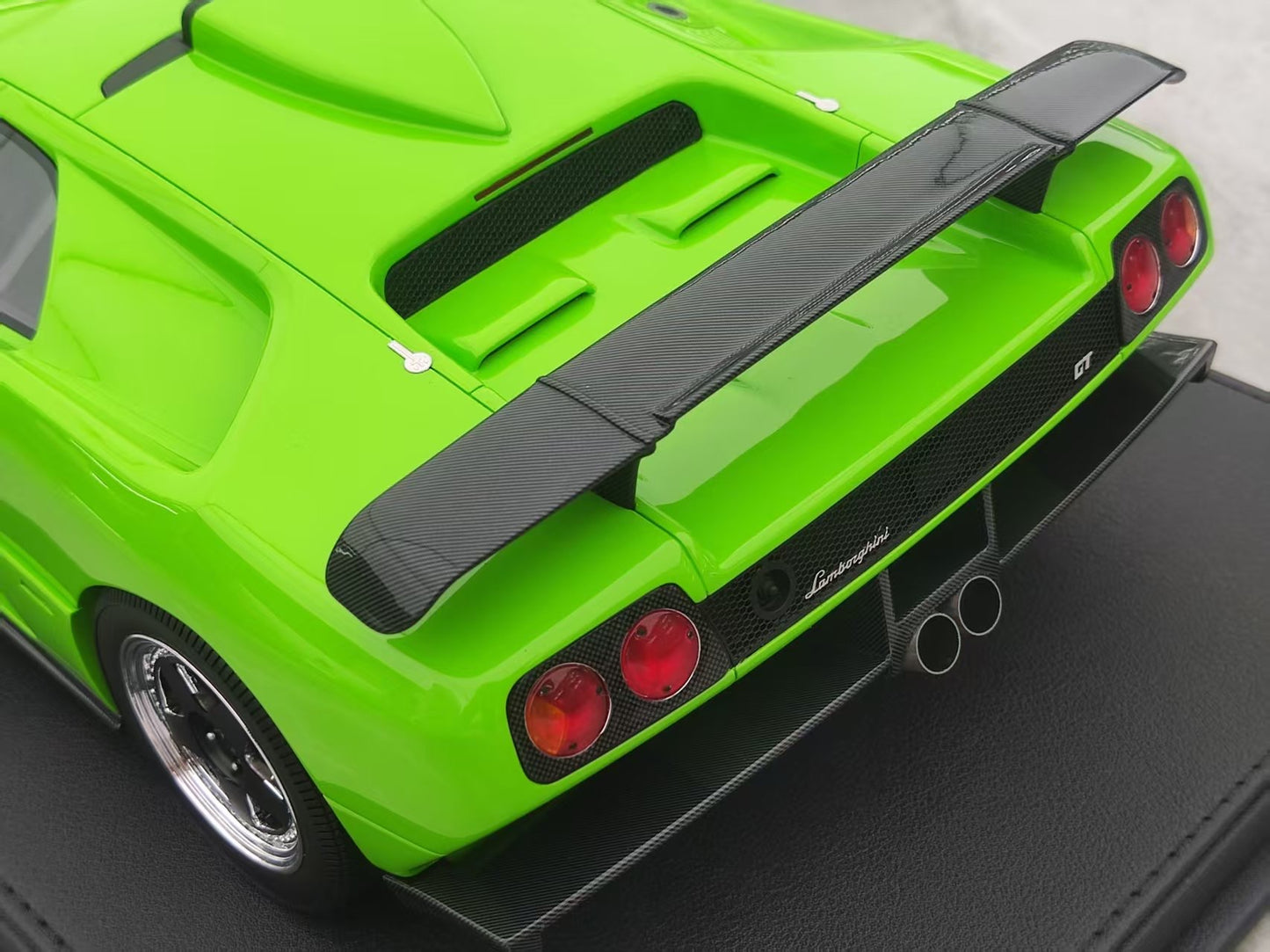 GL 1/12 Lamborghini Diablo GT Apple Green Model Car JS-GL009