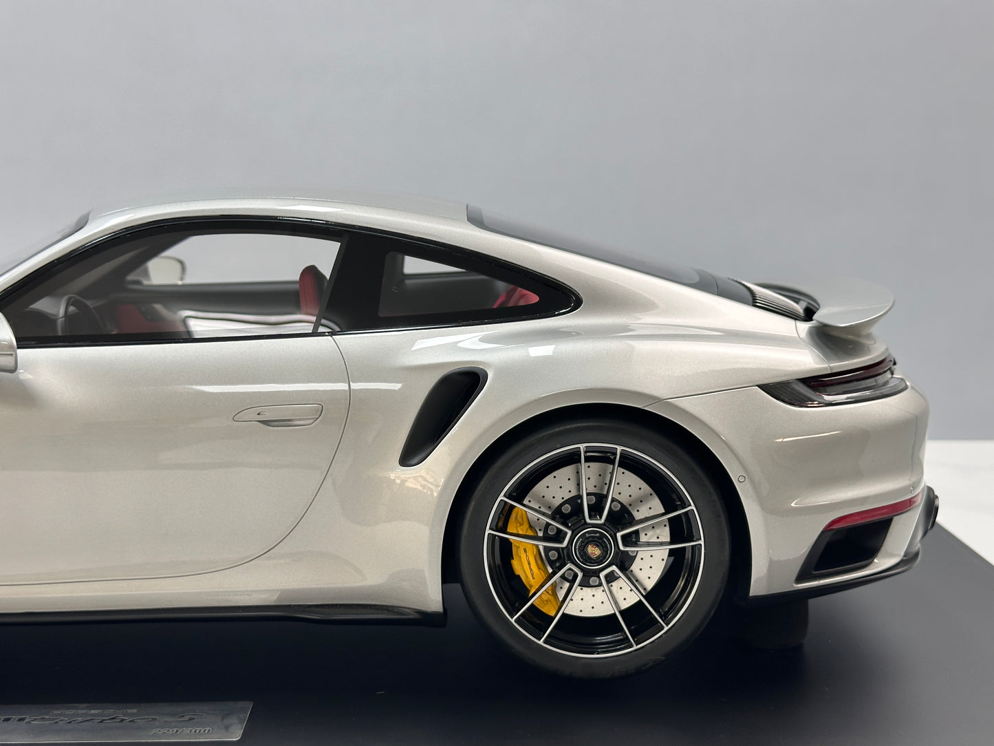 GT Spirit 1/8 Porsche 911 [992.1] TURBO S Silver GTS801801