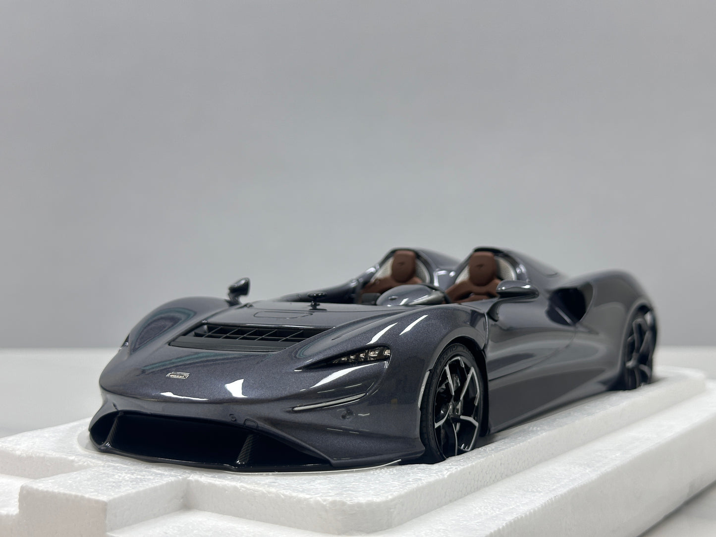 LCD 1/18 McLaren Elva Diecast Model – Metallic Grey (LCD18015-HGM)