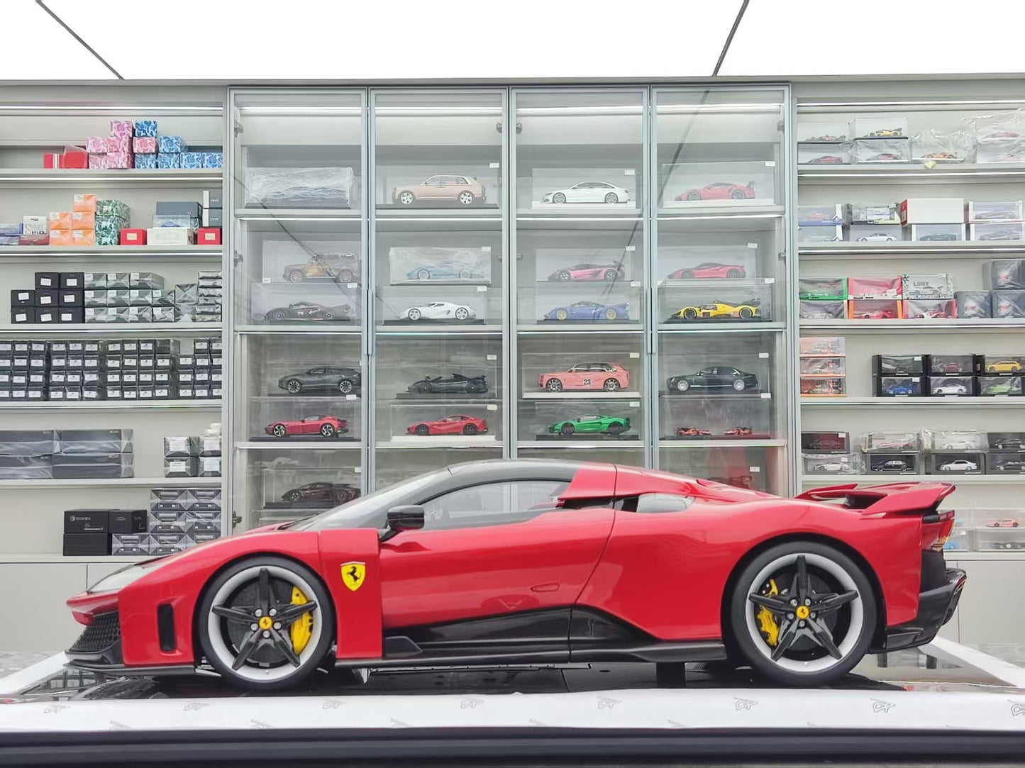 Amalgam 1/8 Ferrari F80 (2024) Red M6324-SC1-14