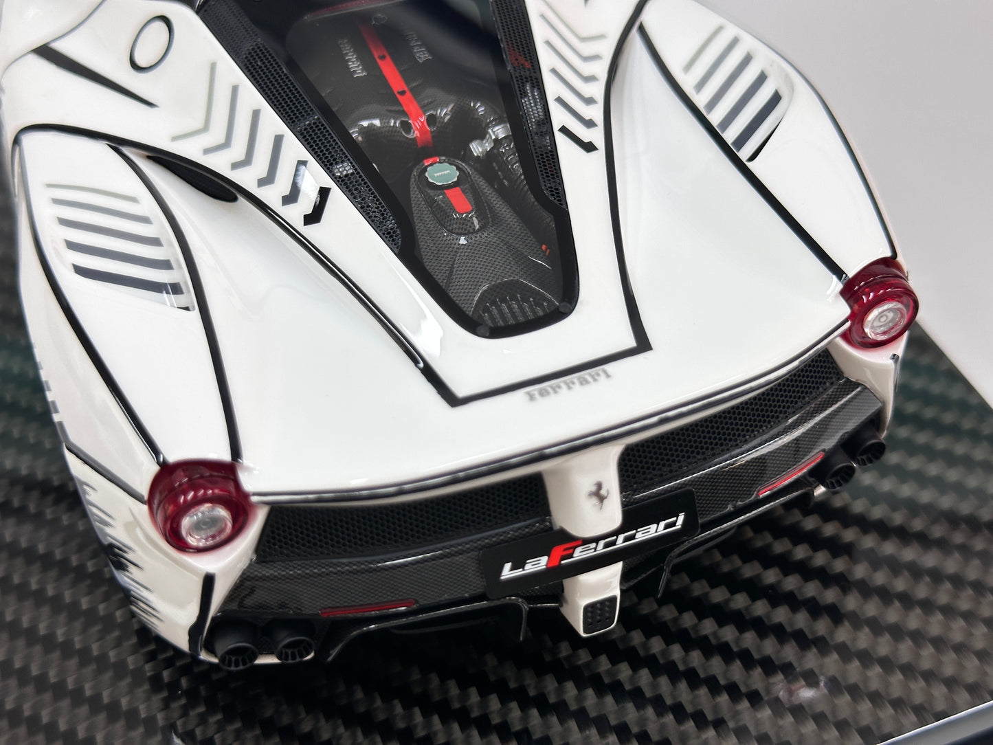 GAVIN + ZigzagYoungste 1:18 Ferrari LaFerrari — Anime-Themed Livery (GA005)