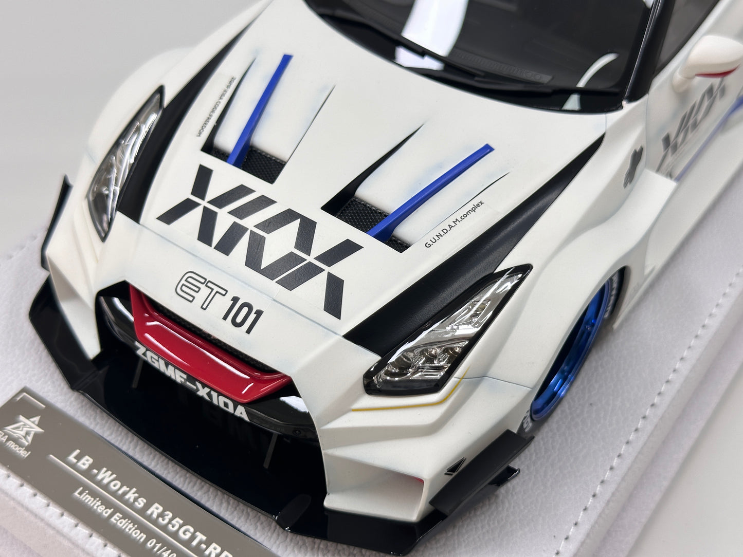BBA MODEL 1/18 Nissan GTR 35GT-RR Gundam livery BBA062