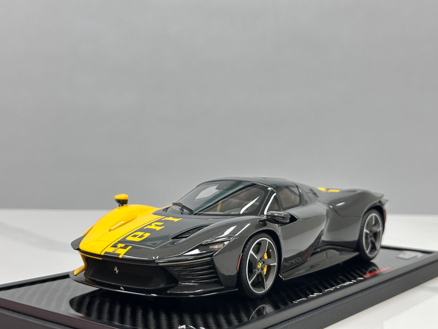 BBR 1:18 Ferrari Daytona SP3 (Red Box Edition) – Modena Yellow + Black Carbon Fiber (P18224TMOCH)